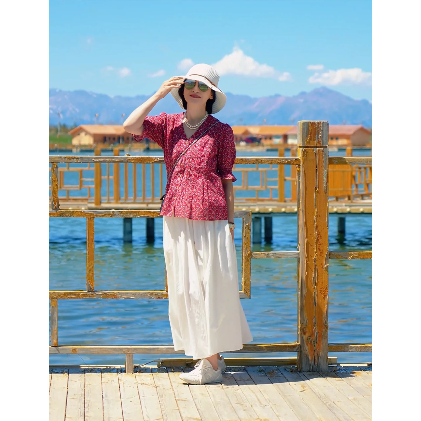 

Летний топ Passionate Ilan из 100% чесаного хлопка с принтом в полоску, V-образным вырезом, короткими рукавами-фонариками и цветочным узором, свободный крой, 60 стежков.