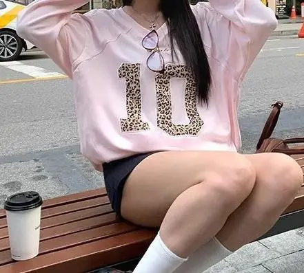 

2025 New Fall Pink Leopard Print T-Shirt Trend