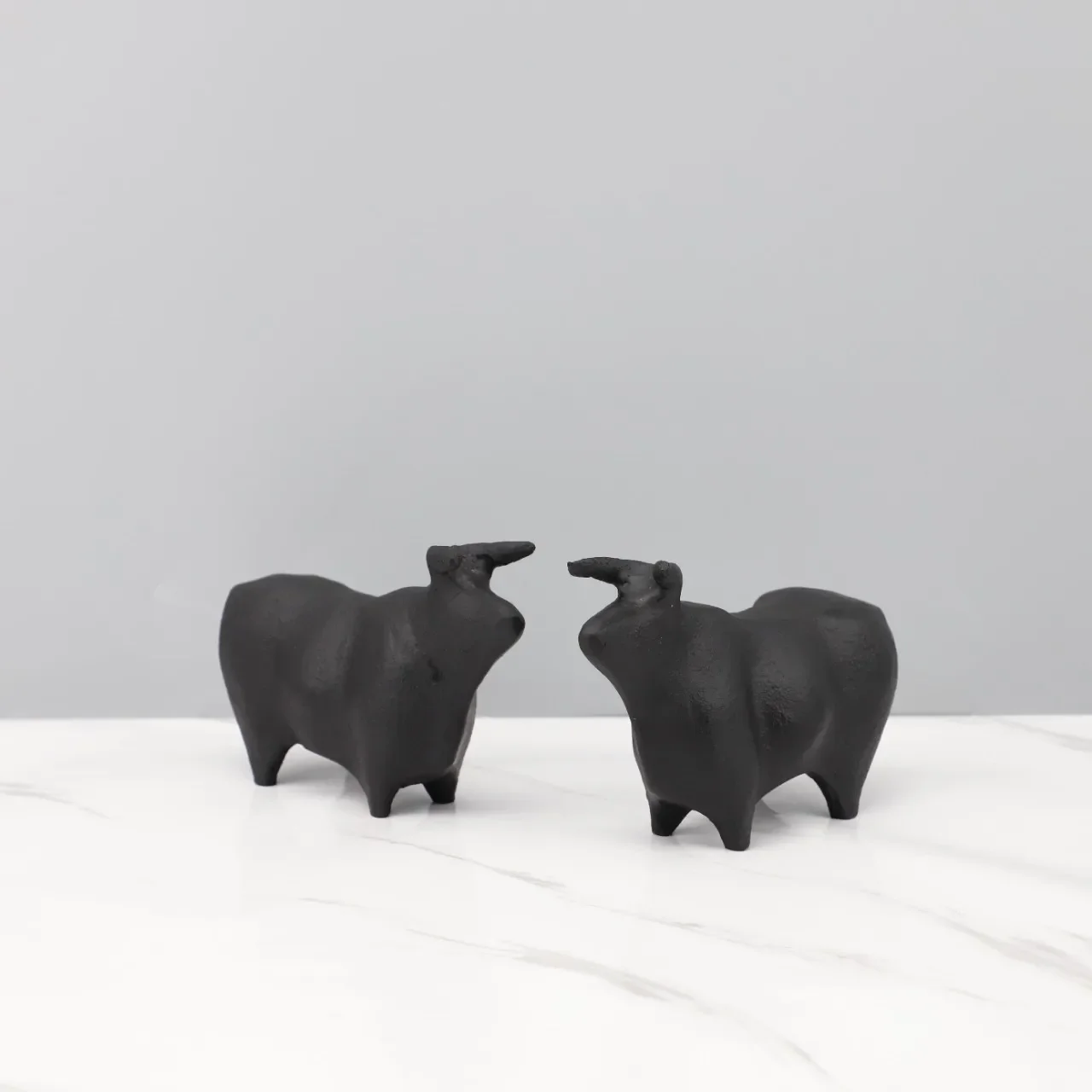 

European Creative Simple Animal Cow Cast Iron Ornaments Office Living Room Bedroom Porch Coffee Table Study Home Accessories