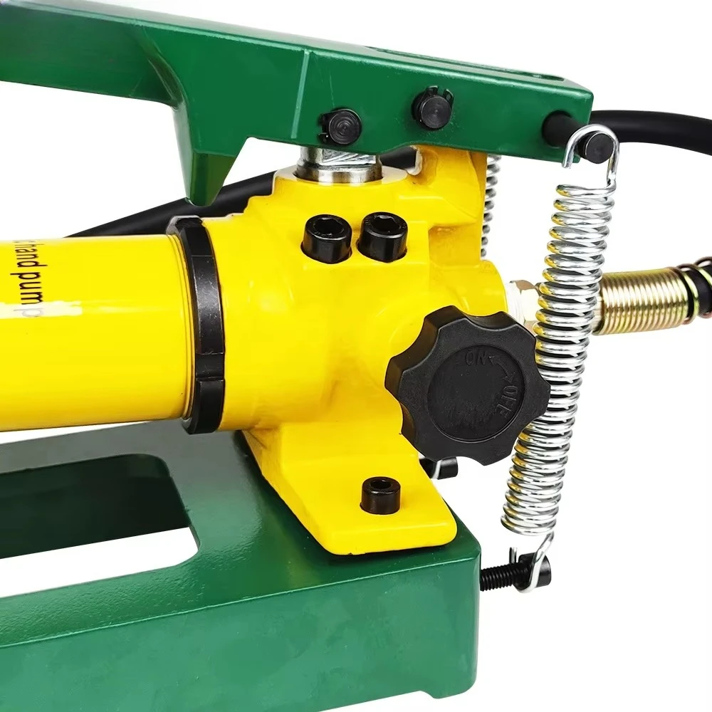 Portable Hydraulic Foot Pump 700bar High Pressure Metal Construction for Industrial Oil Transfer OEM Support