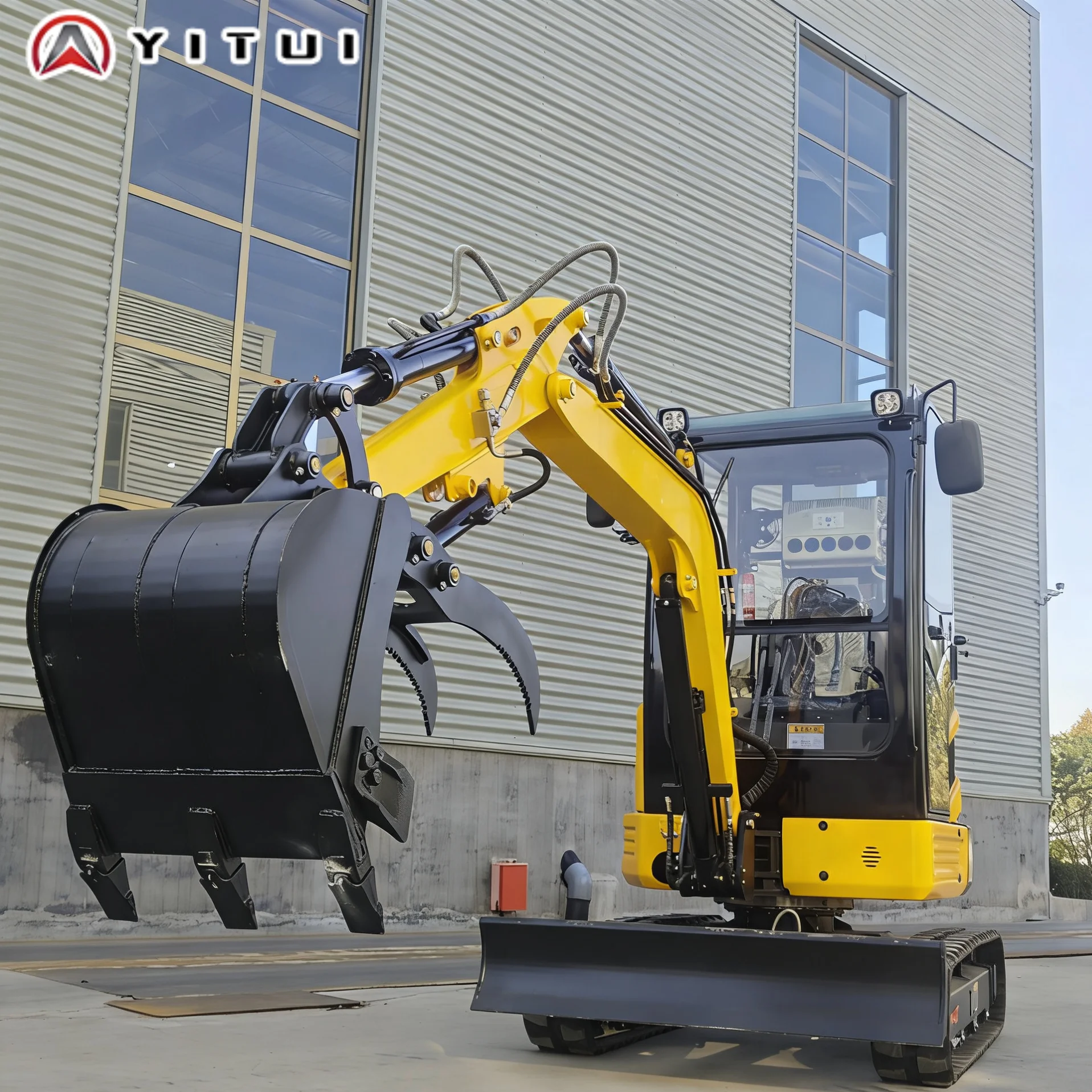 Customized 2.6 Ton Multifunctional Mini Excavator Crawler Digger with Breaker/Auger/Grab Attachments