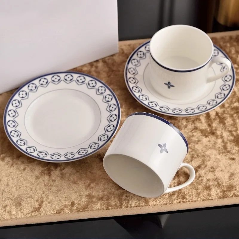 

Современная кофейная чашка из костяного фарфора на 250 мл с блюдцем, шикарный набор для пары для послеобеденного чая и подарка на годовщину праздника