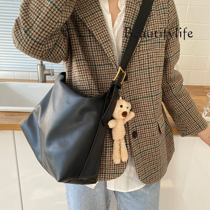 Large capacity new commuter soft leather atmosphere simple versatile tote bag shoulder messenger bag