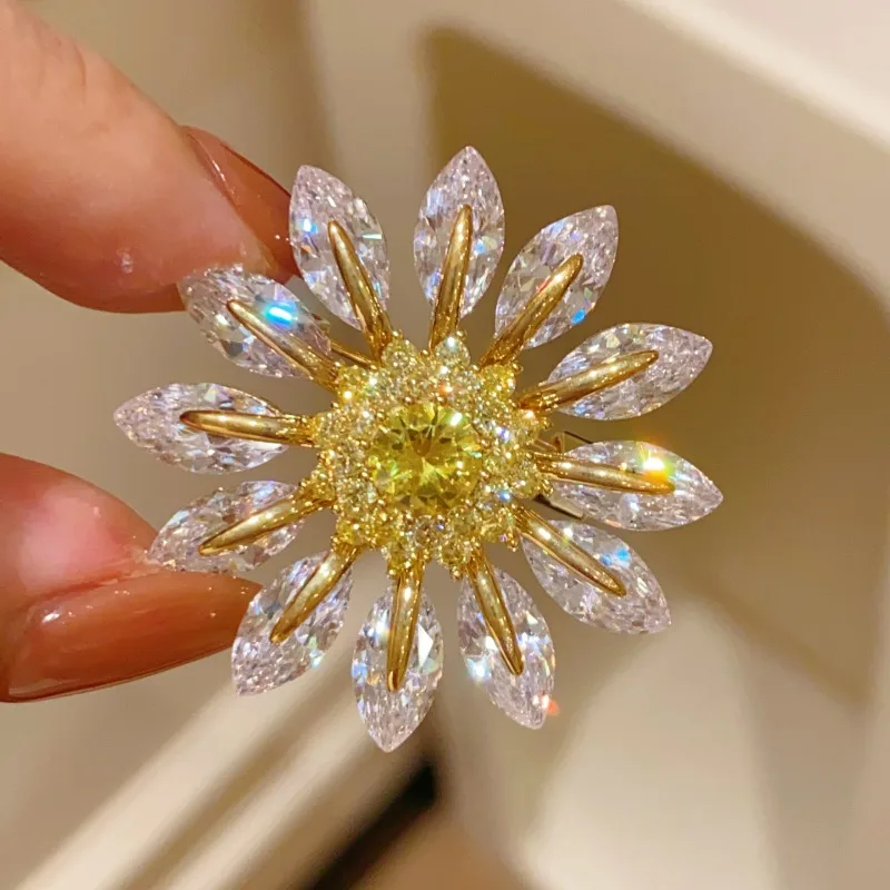 بروش عباد الشمس الفاخر القابل للدوران من Shining U Light للنساء هدية إكسسوارات عصرية #4