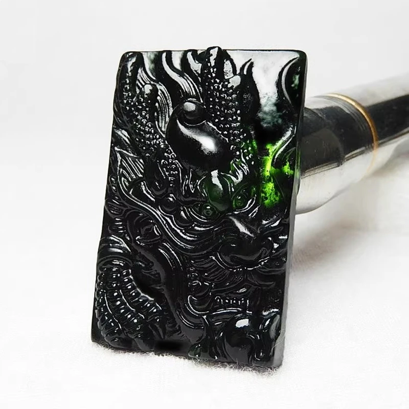 

Подвеска из натурального темно-зеленого нефрита с головой дракона, мощная подвеска с энергетическим камнем, представляет собой подарок для семьи и друзей.