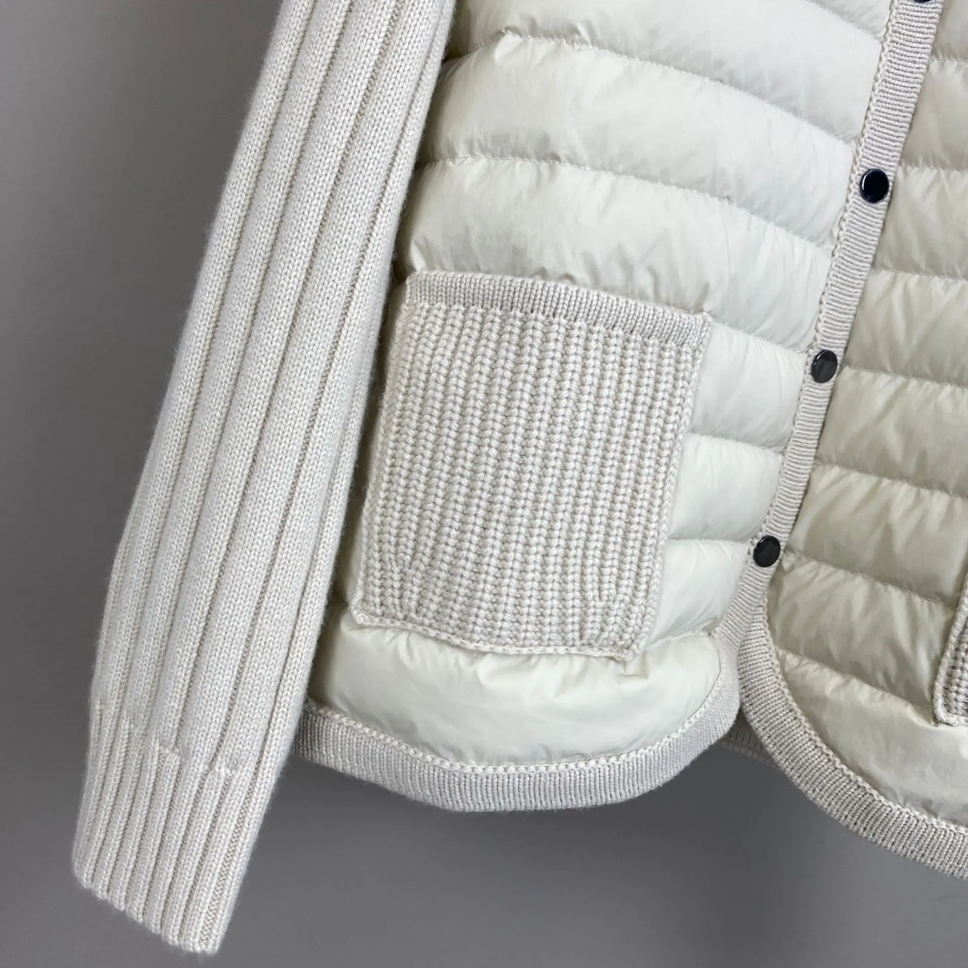 2025 الخريف والشتاء جديد عالي الجودة جيب مزدوج الصوف الكشمير محبوك الربط أوزة أسفل موضة عادية أسفل سترة #6