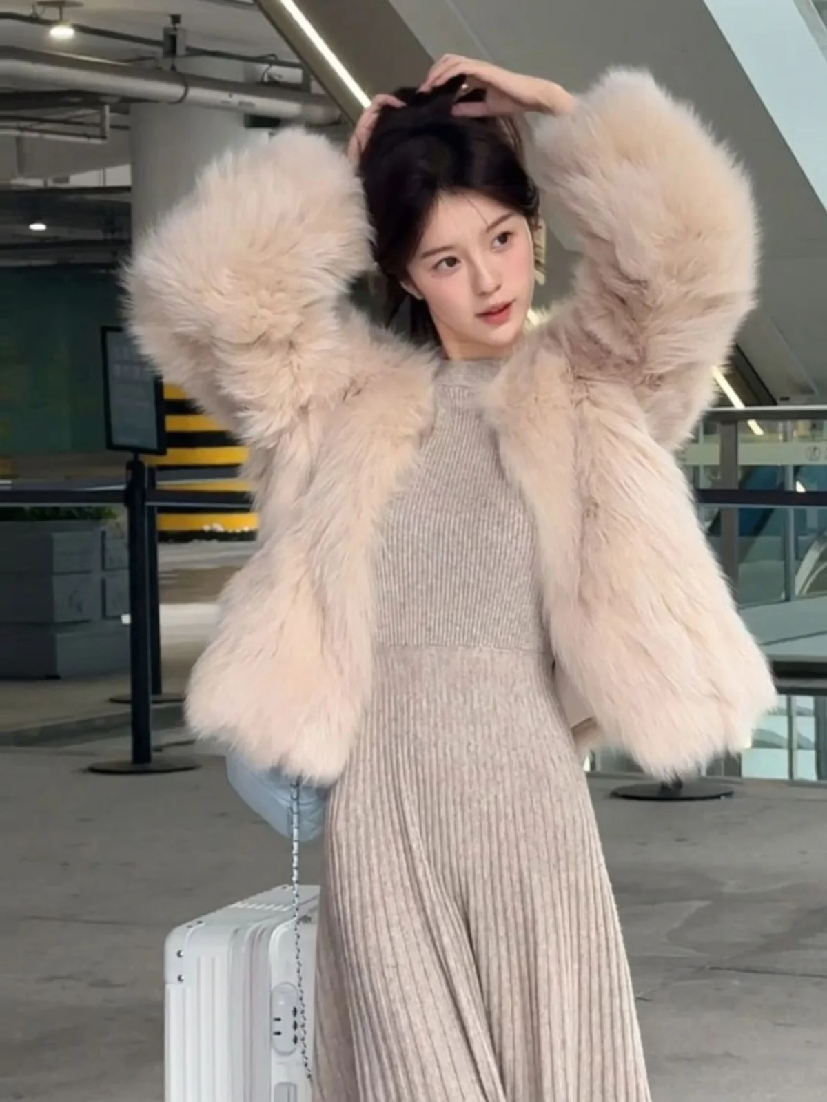 

Eco-Friendly Fur Jacket Women's Fashionable Spring Timeless Classic Design Luxury Feel Leather And Fur Coated Outerwear