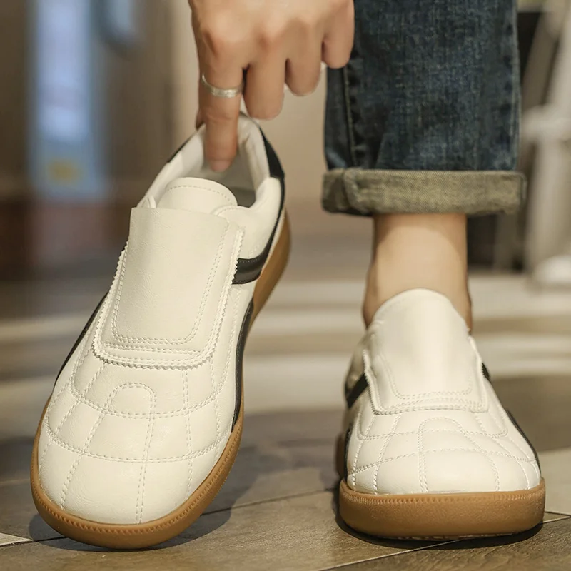 

New men's casual walking outdoor men's skateboarding shoes autumn sports shoe fashionable and comfortable soft soled casual shoe