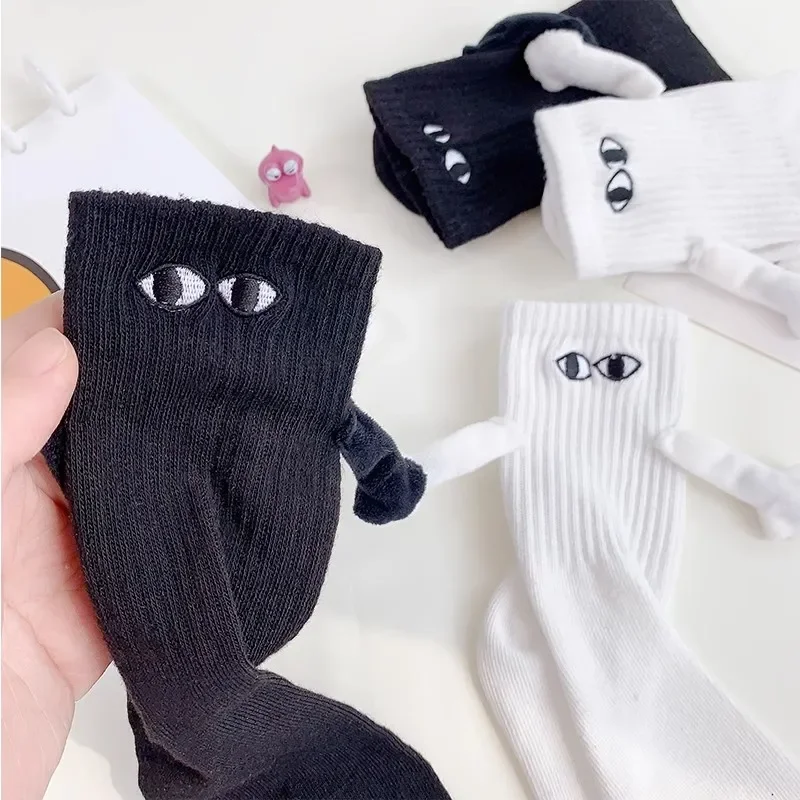 2 Pairs Women Fashion Funny Socks Creative Magnetic Attraction Hands Black White Cartoon Eyes Couples Socks