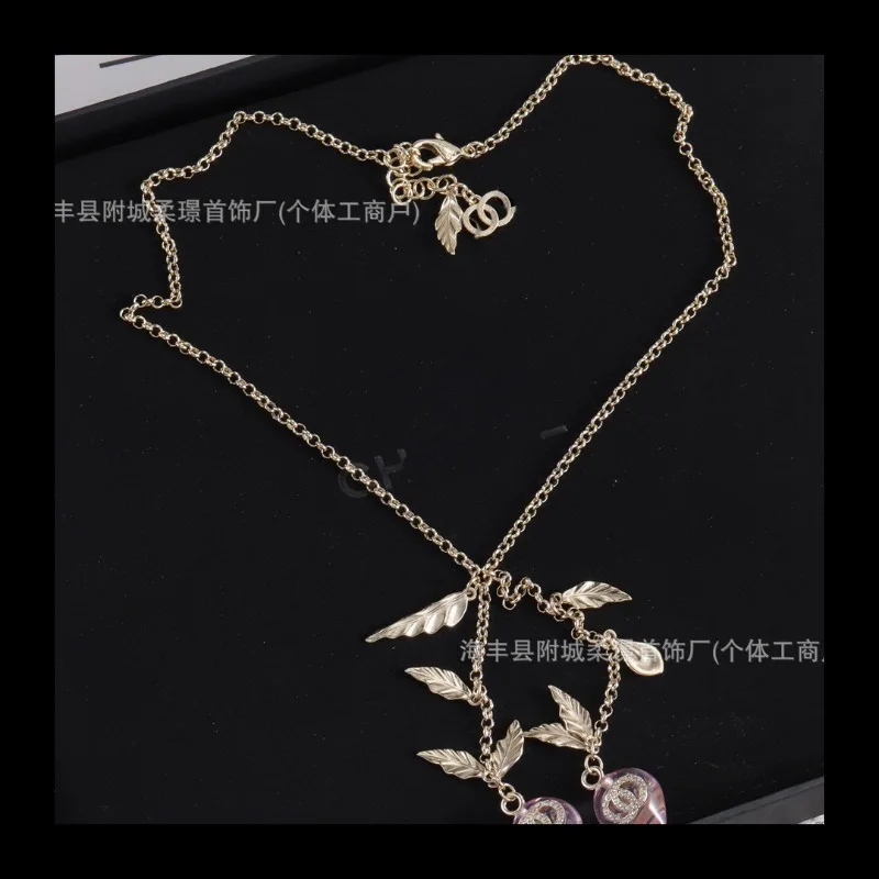 

Новое ожерелье Xiaoxiangfeng, модное ожерелье с подвеской из сладкого розового глазурованного смолы и персика