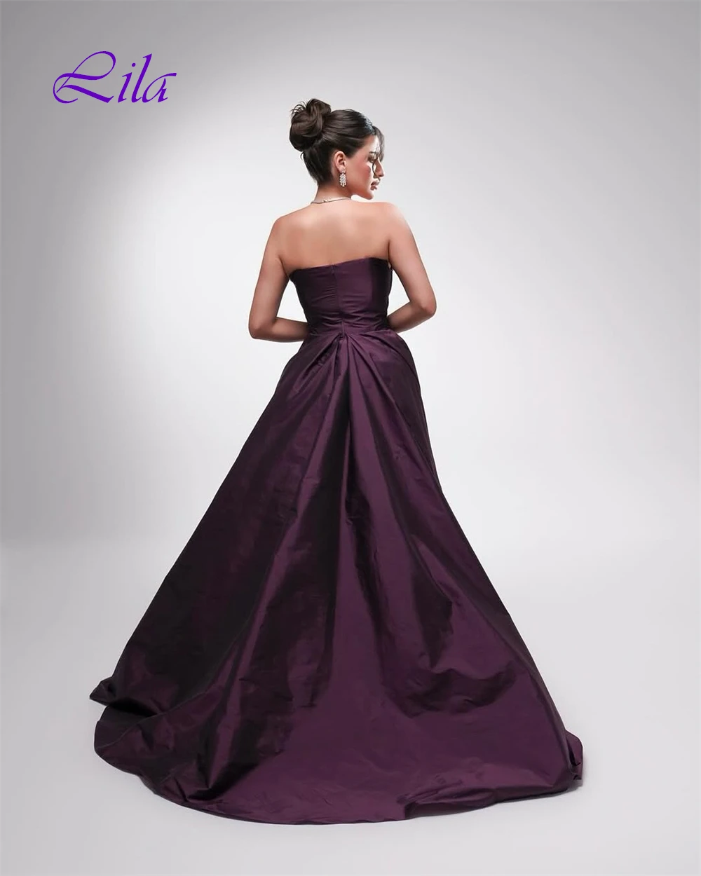 

Customized Elegant Purple Satin Evening Dress Classic Strapless Sleeveless Celebrity Gowns Soft Straight Crystal Party Dresses