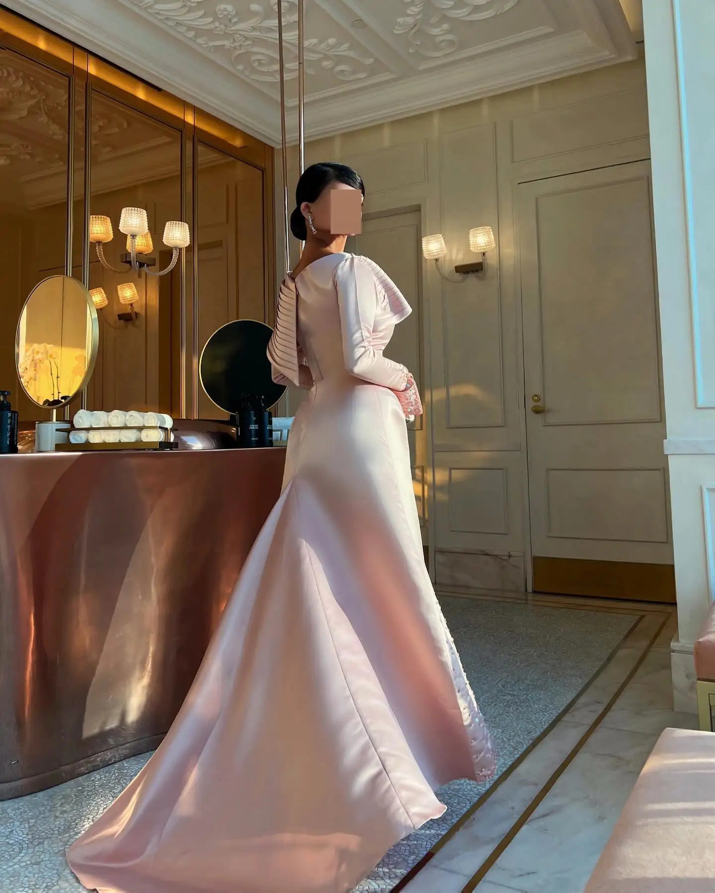 Vestido de noche elegante personalizado de satén con hombros descubiertos, vestido de noche de cristal de alta calidad, mangas largas, cuello barco, vestidos de celebridades