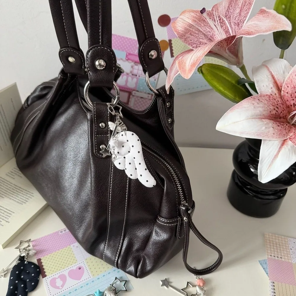 Decoration Y2K Stars Wings Keychain Black and White Angel Decoration Angel Wings Keyring Bag Hanging Angel Wing Bag Pendant Gift