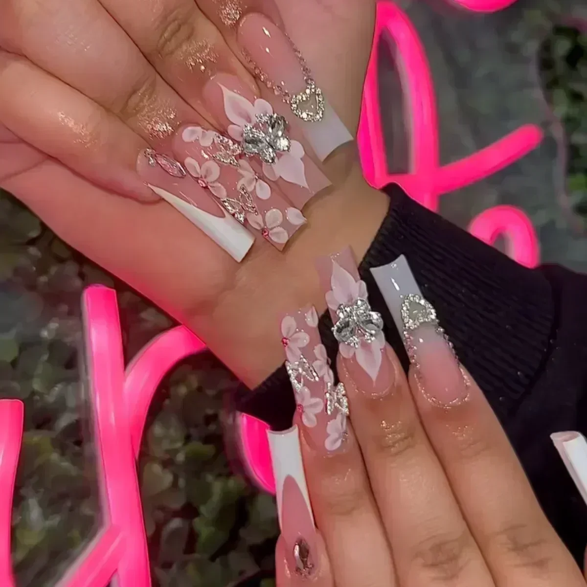 24 Uds uñas postizas francesas blancas ataúd largo flor mariposa con diamantes de imitación diseño francés uñas postizas usables prensa en las uñas