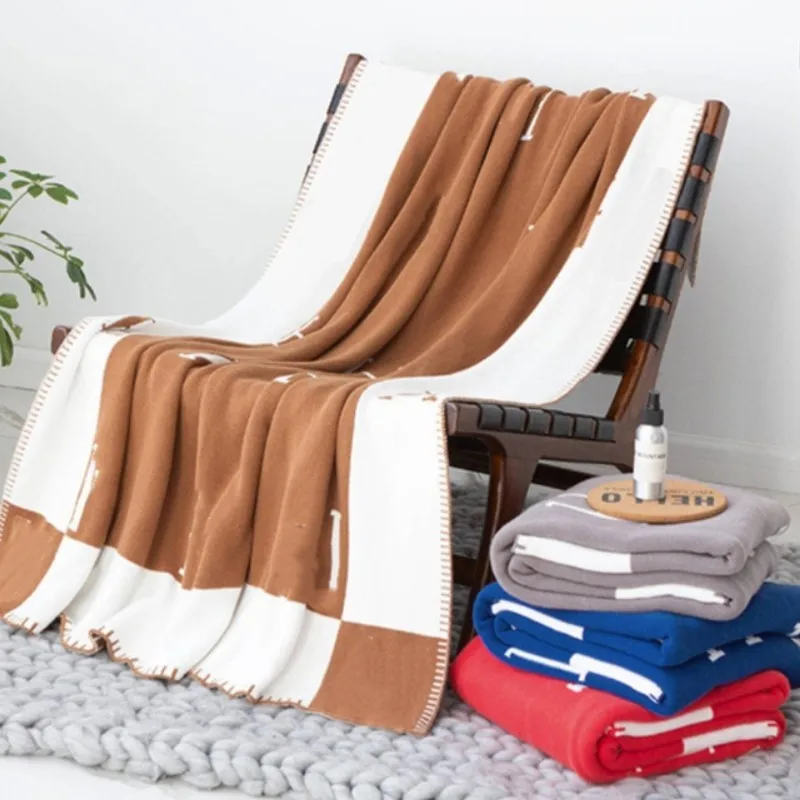 

Double-sided Blanket High-quality Cotton Fiber Tightly Woven Textures Bed Throw Stylish Bed Cover Functional Travel Essential