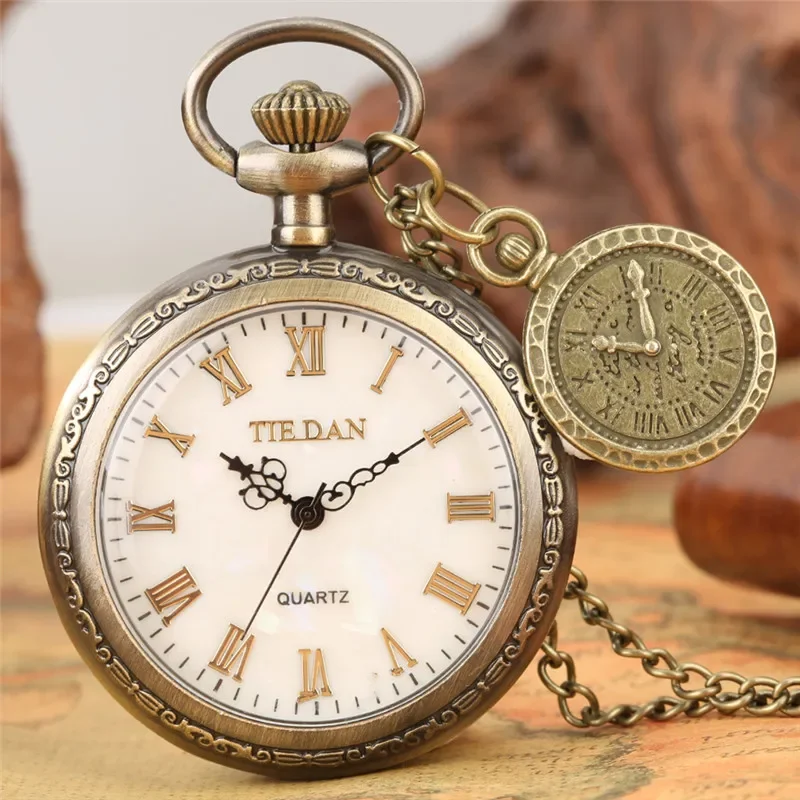 

Classical Pocket Watch with Chain Men Women Retro Clock Quartz Analog Display Roman Numeral Dial Pendant Compass Long Chain