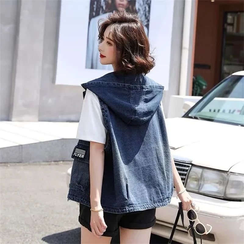 

Джинсовый жилет с капюшоном, женская одежда, новинка весны и осени 2026, корейское ковбойское пальто без рукавов, свободный жилет Джокера в стиле ретро, женские топы