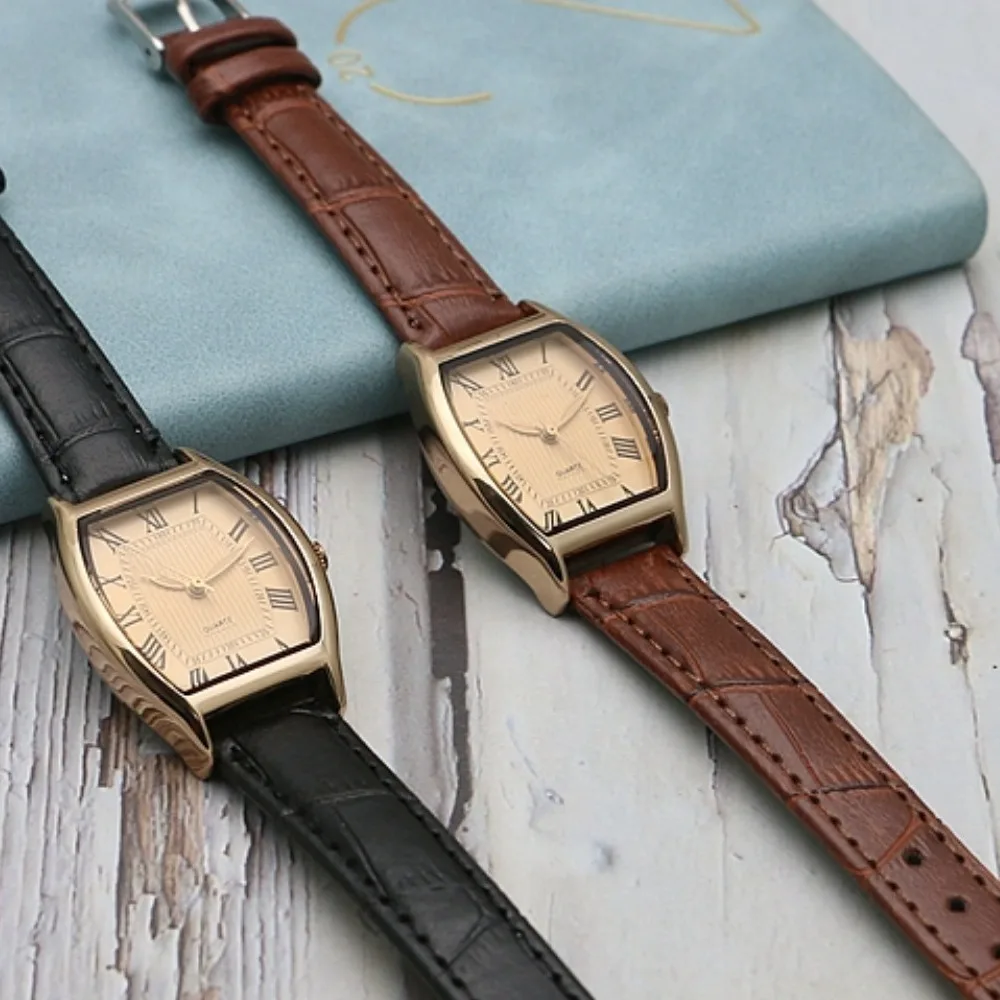 Vintage Pointer Quartz Watch Minimalist Roman Numeral Dial Wristwatch With Leather Watchband For Women Men