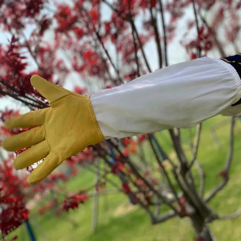 

1 Pairs Beekeeping Gloves Protective Sleeves Breathable Yellow Mesh White Sheepskin and Cloth for Apiculture Beekeeping Gloves