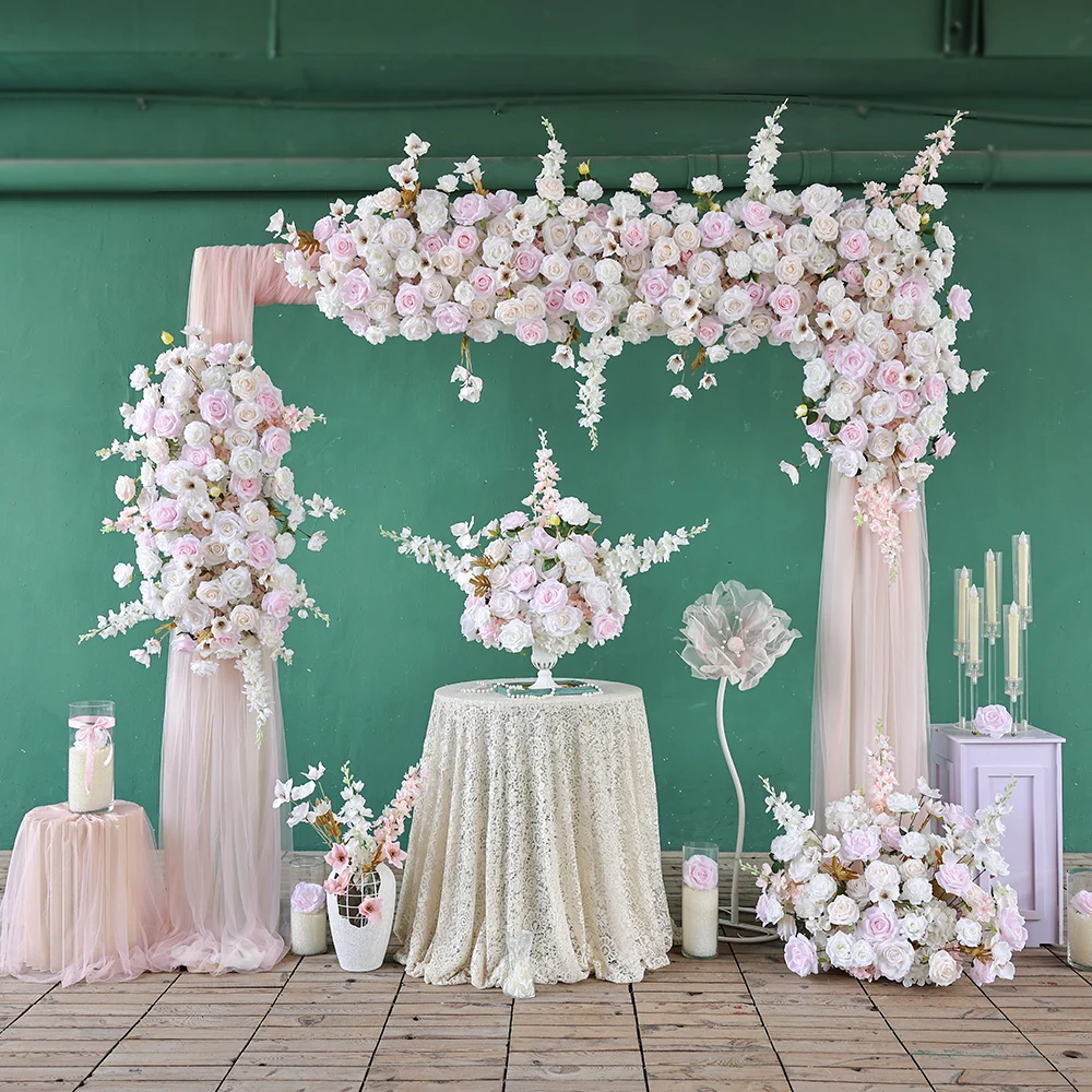 

Поддельные цветочные композиции со светло-розовыми розами цвета шампанского Дельфиниums-пол/подсвечник Цветочный полный комплект для свадебной вечеринки Деко HY2912