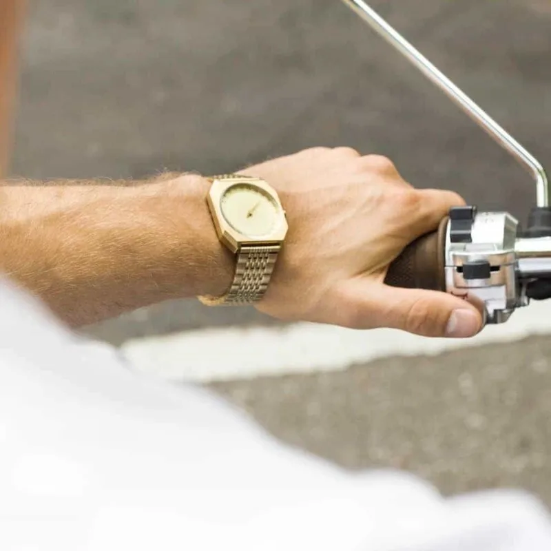 新しいホットヴィンテージメンズスポーツウォッチシングルハンド 12 時間日本製クォーツムーブメントステンレス鋼 100 メートル防水メンズ腕時計