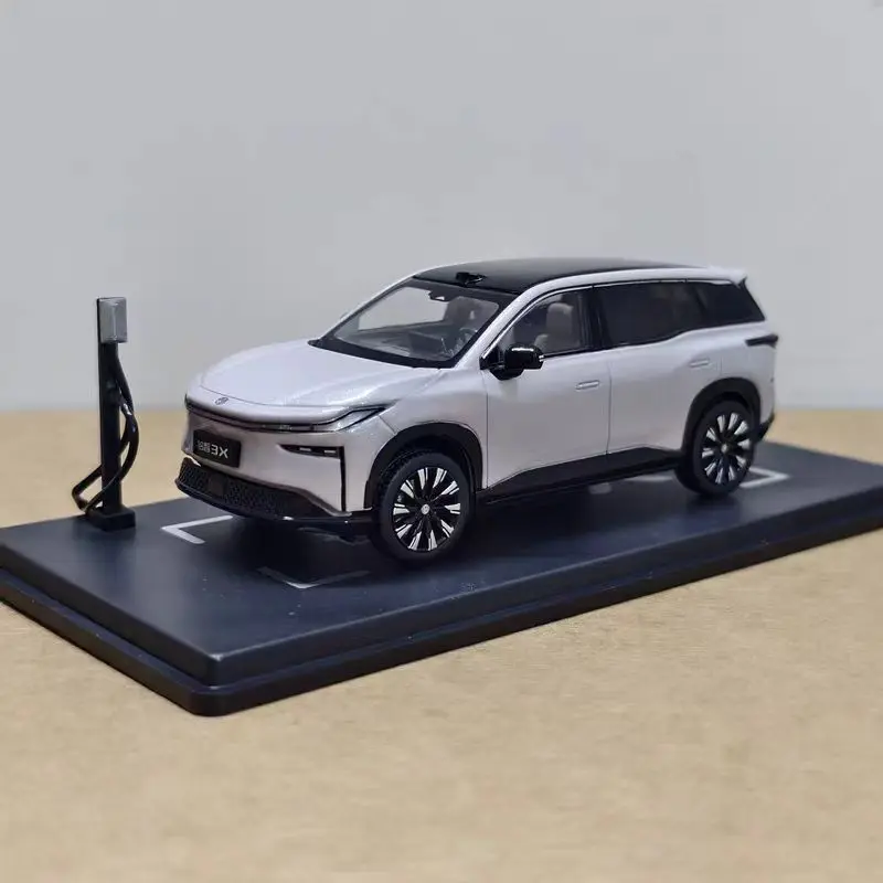 Diecast 1:43 Scale Guangqi Toyota Platinum 3X TOYOTO New Energy Alloy Car Model