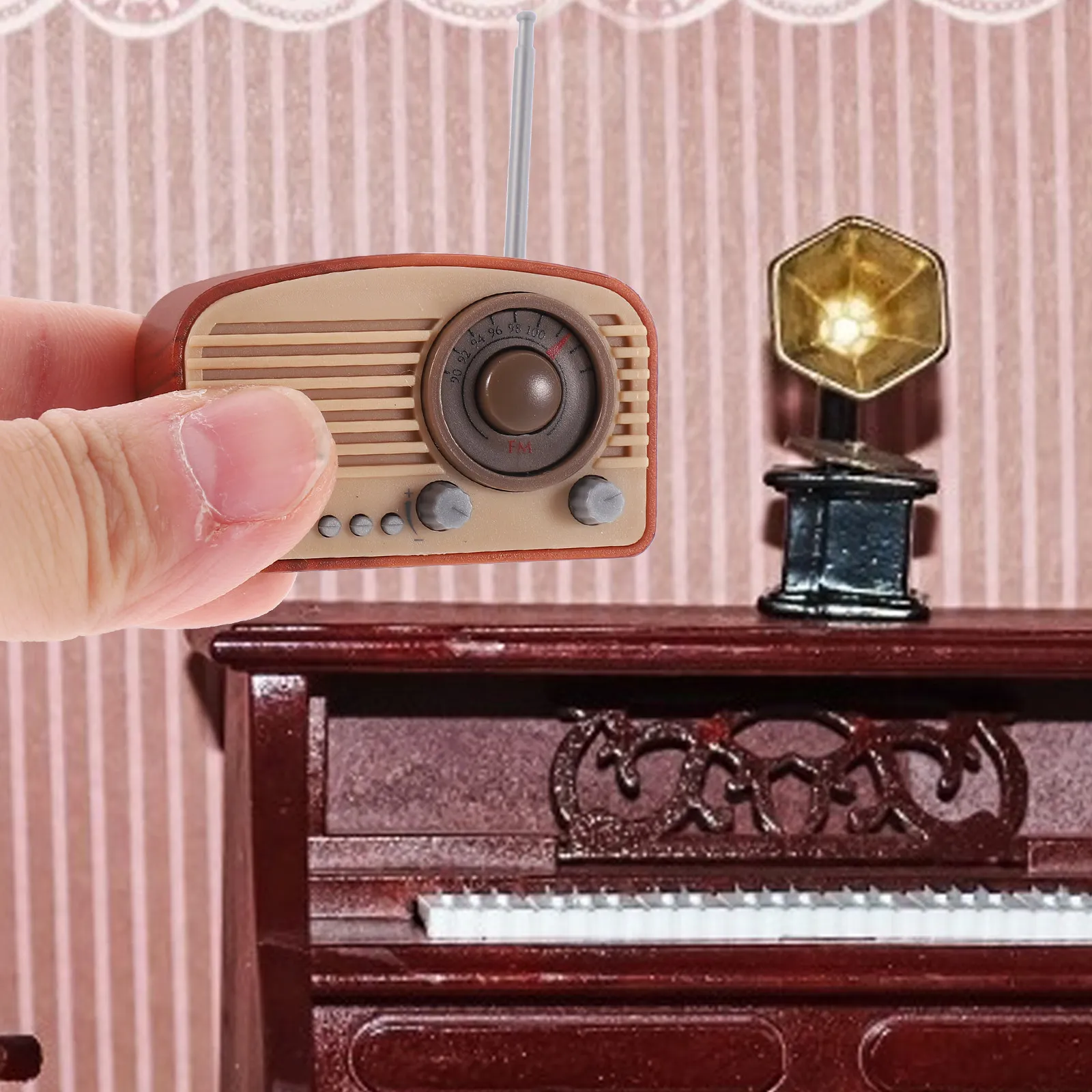 

Miniature Vintage Style Radio Simulation Craft Small Retro Radio Decor Mini House Accessory Desktop Ornament for Mini House