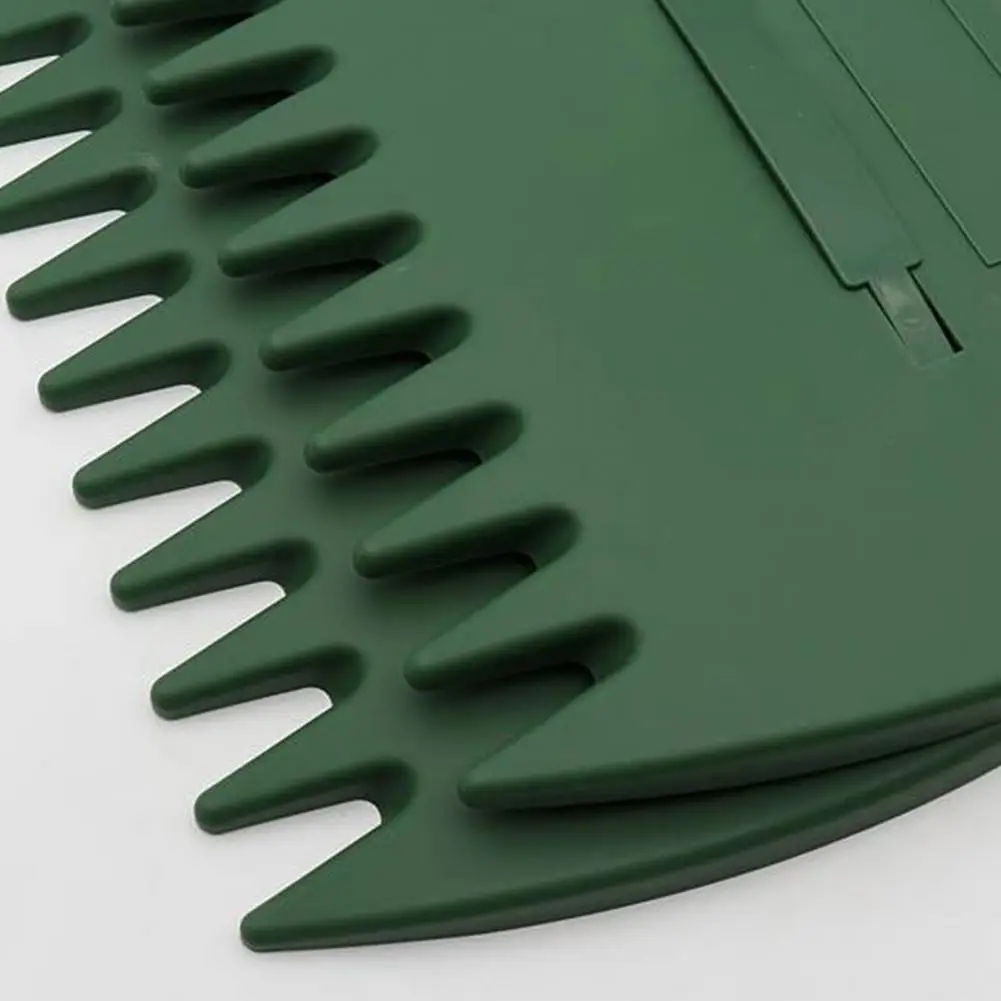 Durable Plastic Leaf Collector Leaf Scoops Hand Rakes Set Lightweight Plastic Leaf Grabber Collector with Jagged for Leaves