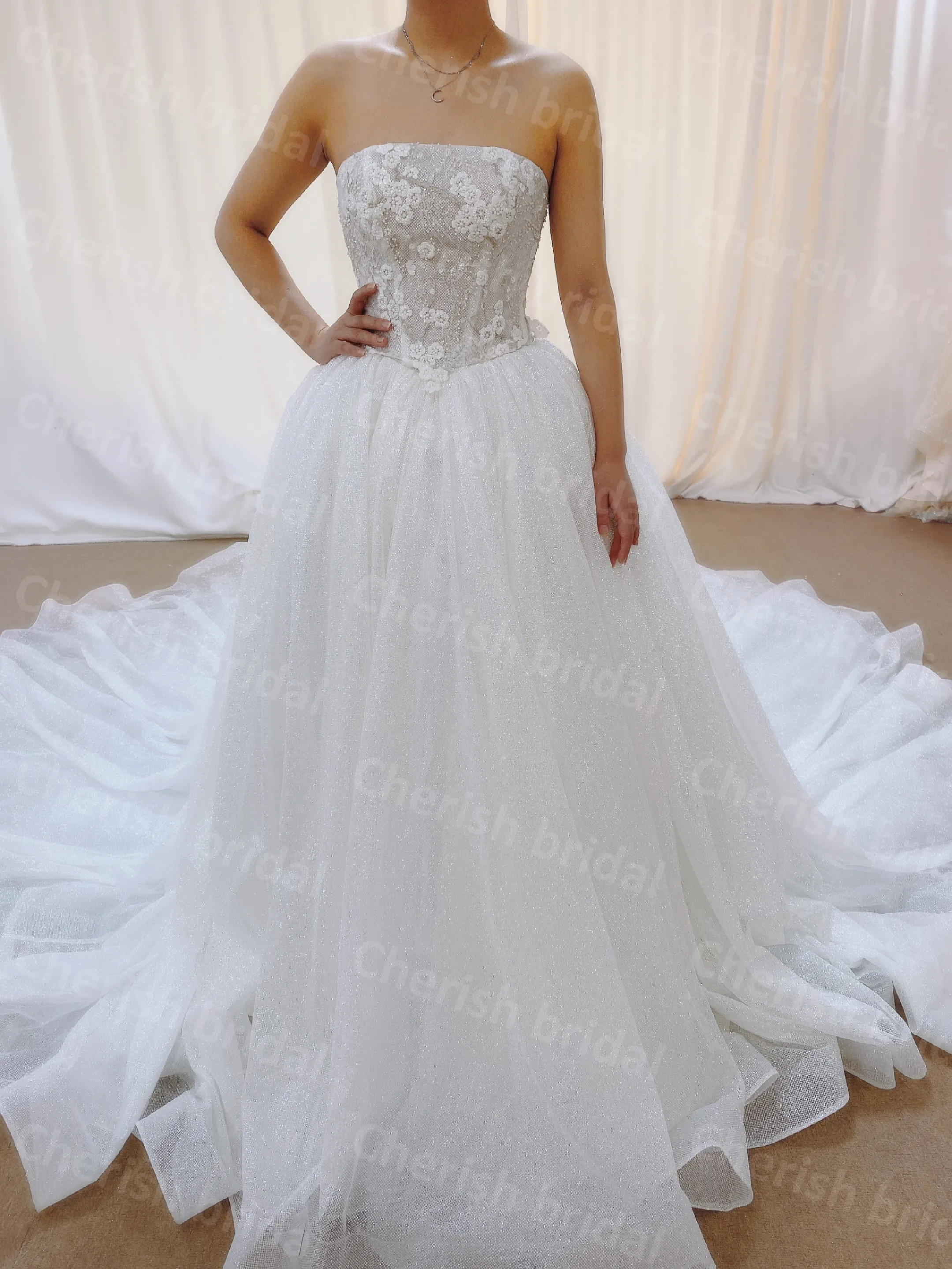 

C5101B Exquisite Strapless Lace Applique and Beading Ball Gown Wedding Dress for Bride Women Sleeveless Zipper Back Bridal Gown