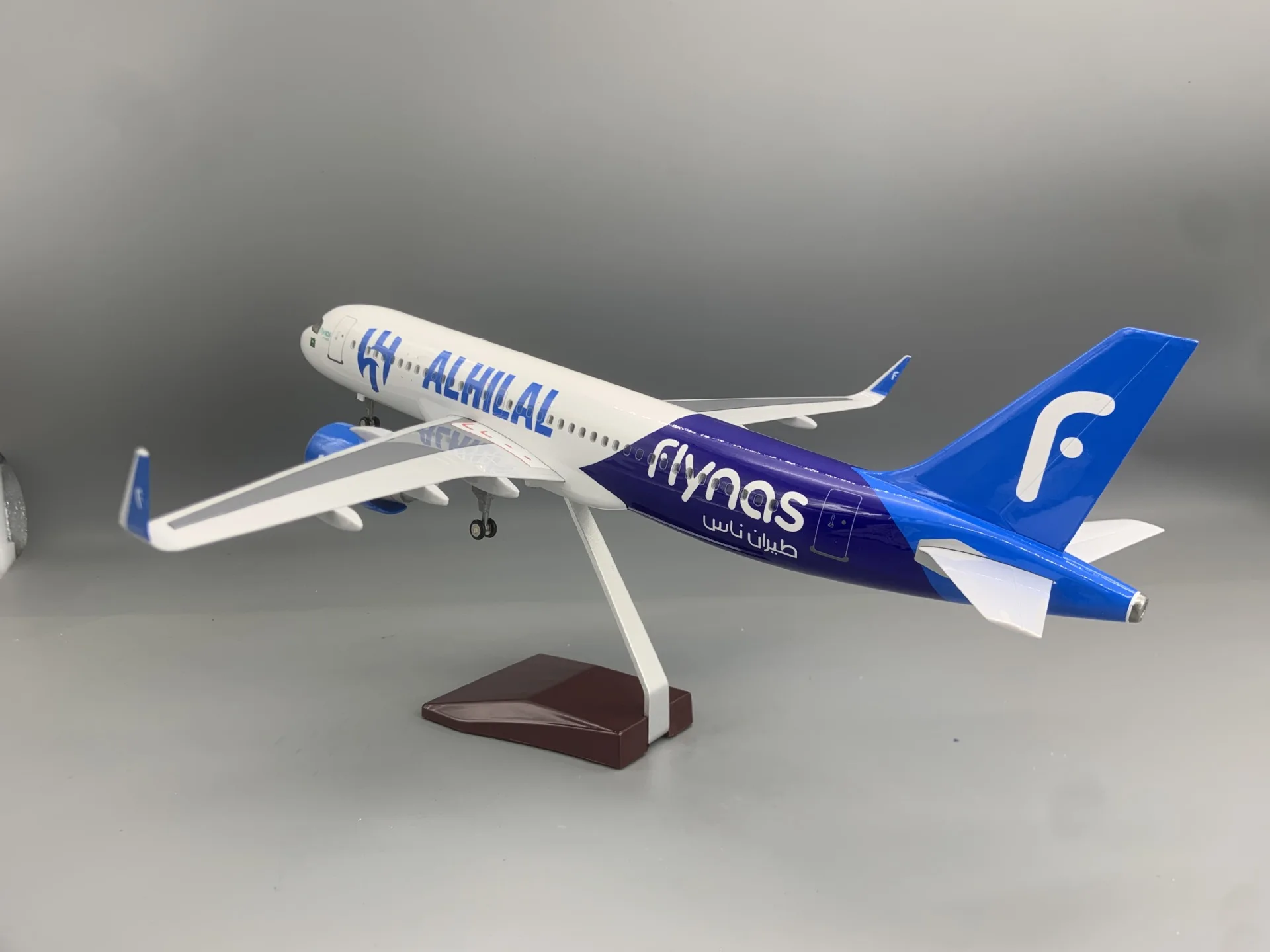 

47cm Miniatures Airplane Saudi Flynas A320 Diecast Resin Model Kit for Adults Model Aircraft Souvenir Hobby Collection Toy