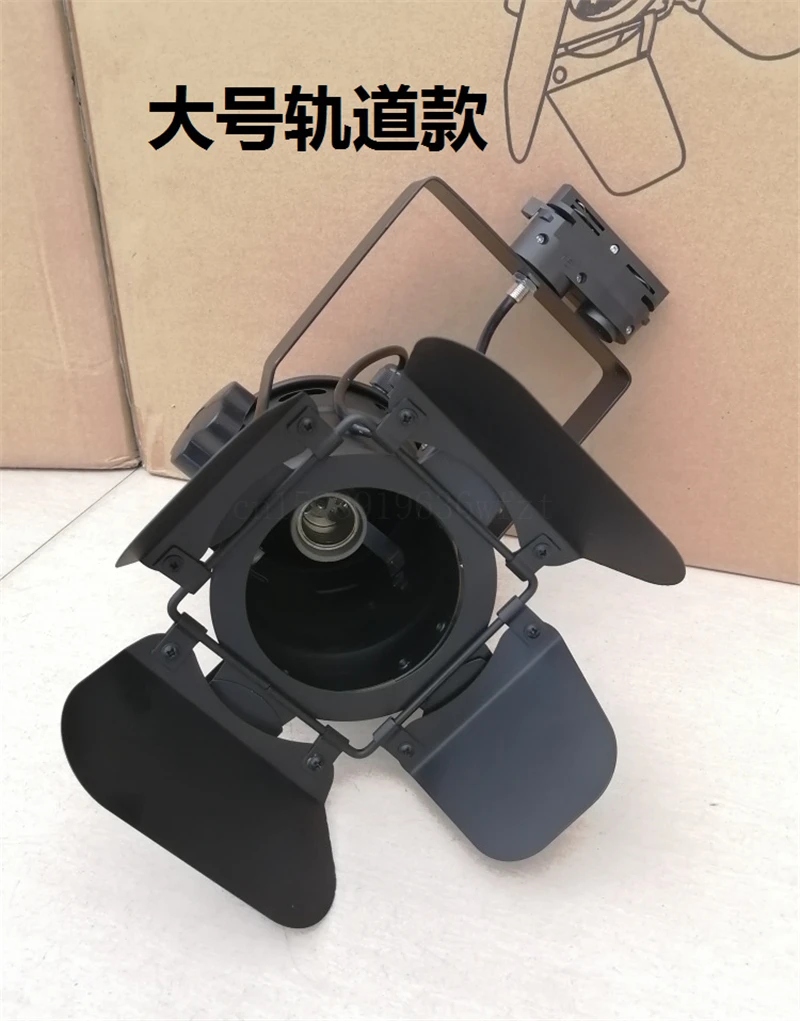 Modern LED Ceiling Lights American Retro Loft Iron Track Lamps Industrial E27 Bar Cafe Industrial Lighting Searchlight Fixtures