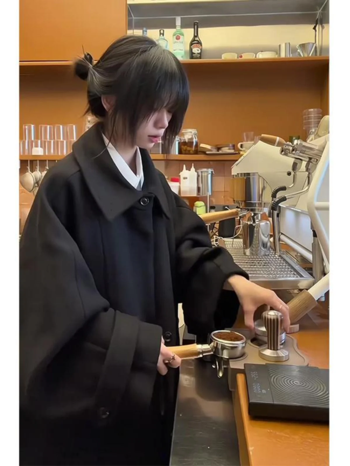 

Женское зимнее шерстяное пальто Bla Hepburn средней длины, утепленное, ветрозащитное, в стиле пиджака.