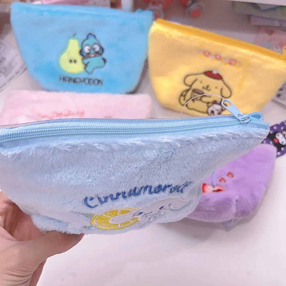 Sacchetto cosmetico della peluche del ricamo di Sanrio hellobyker Cartoon Furry Tote Cinnamorol sacchetto di immagazzinaggio portamonete portafoglio del pacchetto del sacchetto delle donne