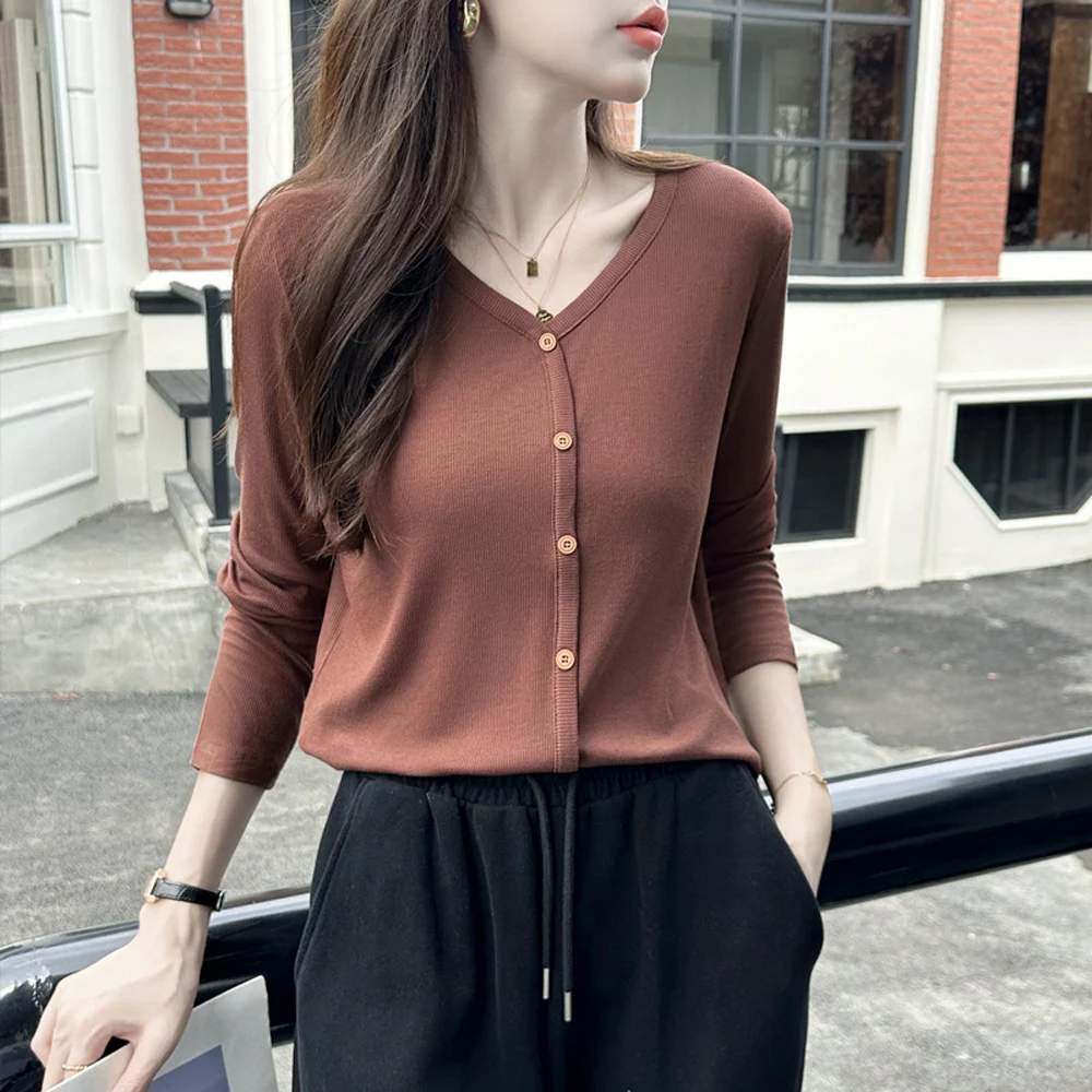 

Кофейная футболка с длинными рукавами для женщин на весну и осень, новый высококачественный однотонный модный повседневный топ больших размеров с эластичным v-образным вырезом