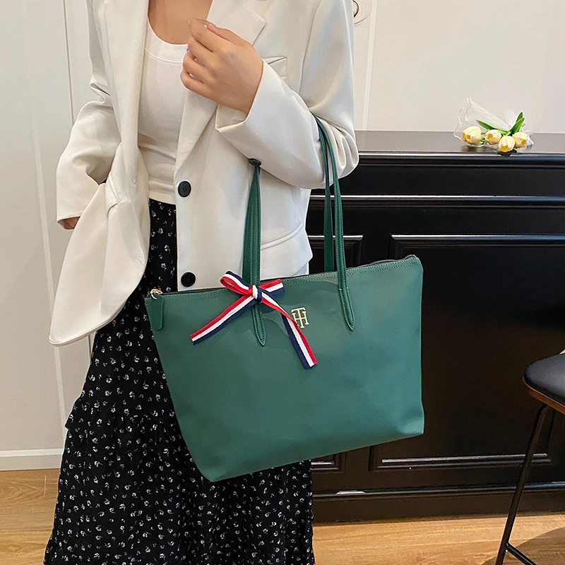 حقيبة كتف نسائية كلاسيكية حرفية فاخرة من الجلد بتصميم كلاسيكي حقيبة كروس راقية