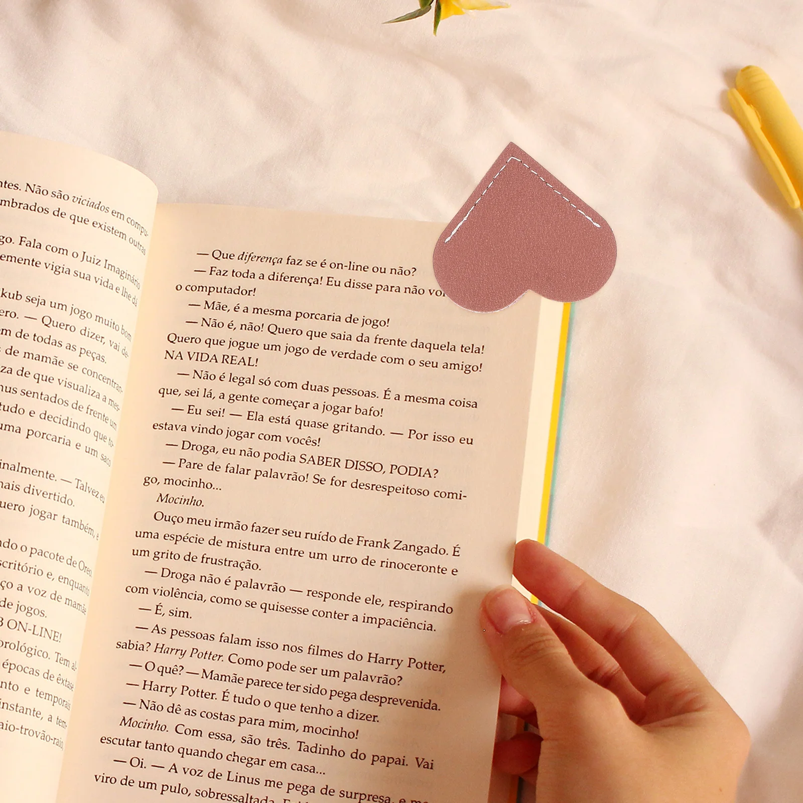 

7 Pcs Heart Shaped Bookmarks Page Corner Protectors PU Love Bookmark Students Retro Style Long