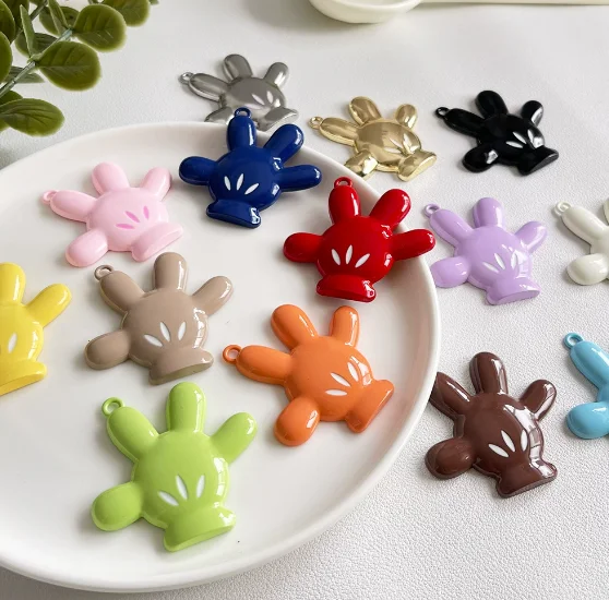 10 Uds. De dibujos animados de Mickey de Disney, colgante de color a mano, collar, llavero, pendientes, manualidades hechas a mano, accesorios