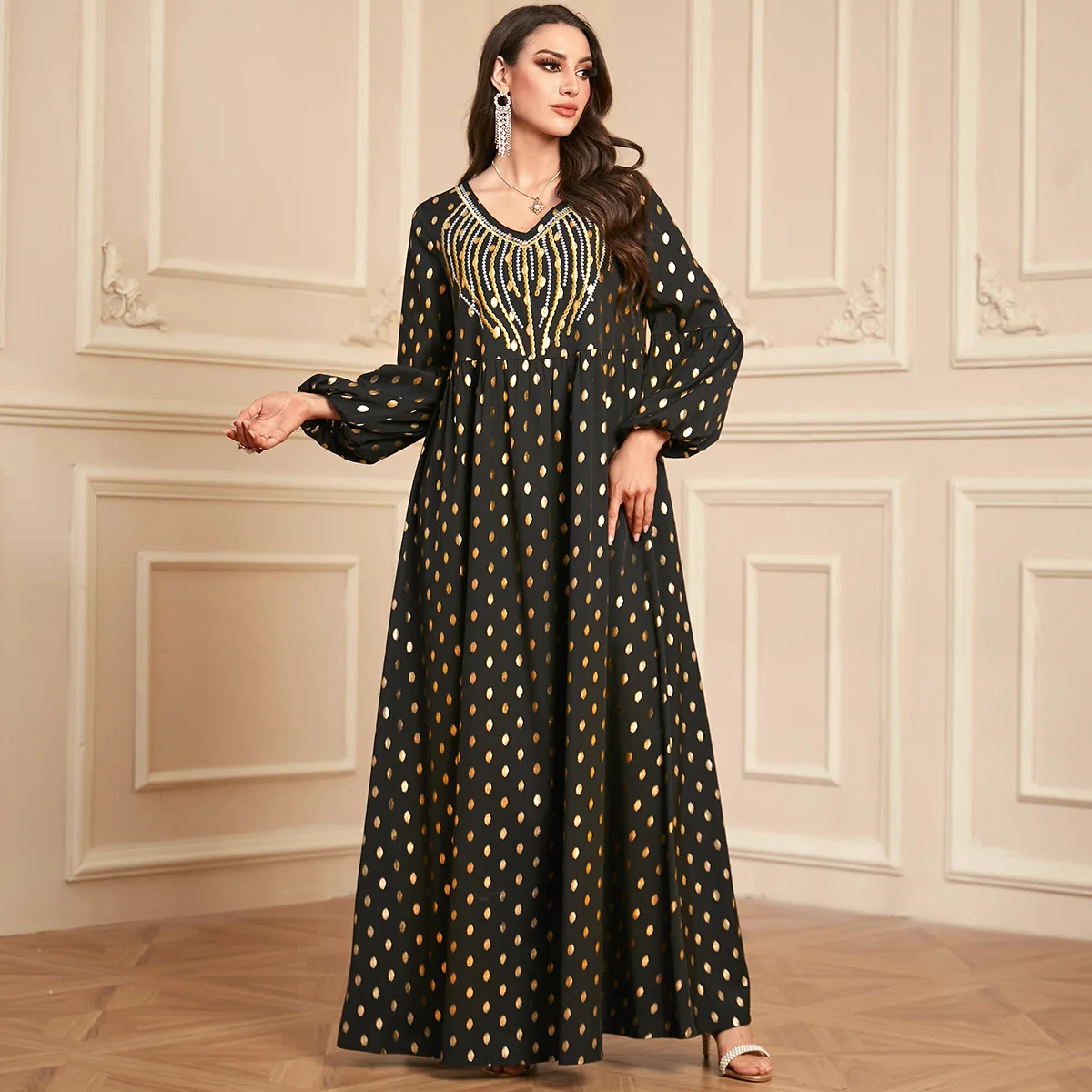 2135 Muslim long sleeved elegant women's dress embroidered with gold foil