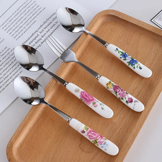 

Керамическая ручка с цветочным принтом, вилка, ложка для риса, посуда из нержавеющей стали, ложка для супа, кофе, льда, десертная бытовая ложка для смешивания, 5 шт.