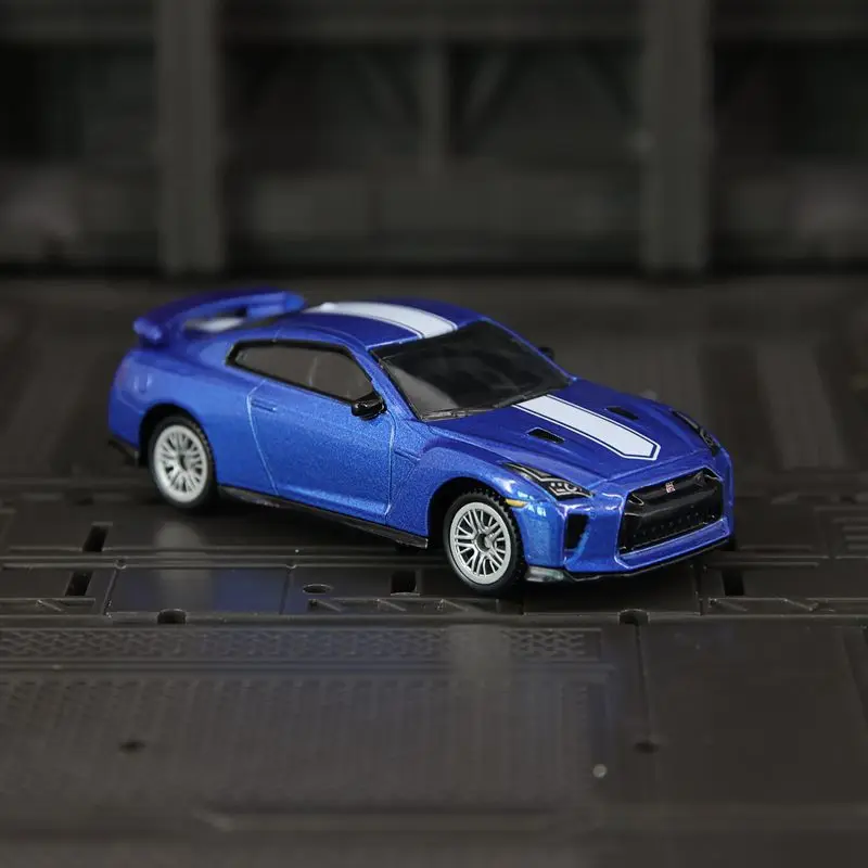 

CCA 1:64 Nissan GT-R модель суперкара из сплава, богатые детали, богатые детали, которые можно подарить в подарок друзьям на день рождения