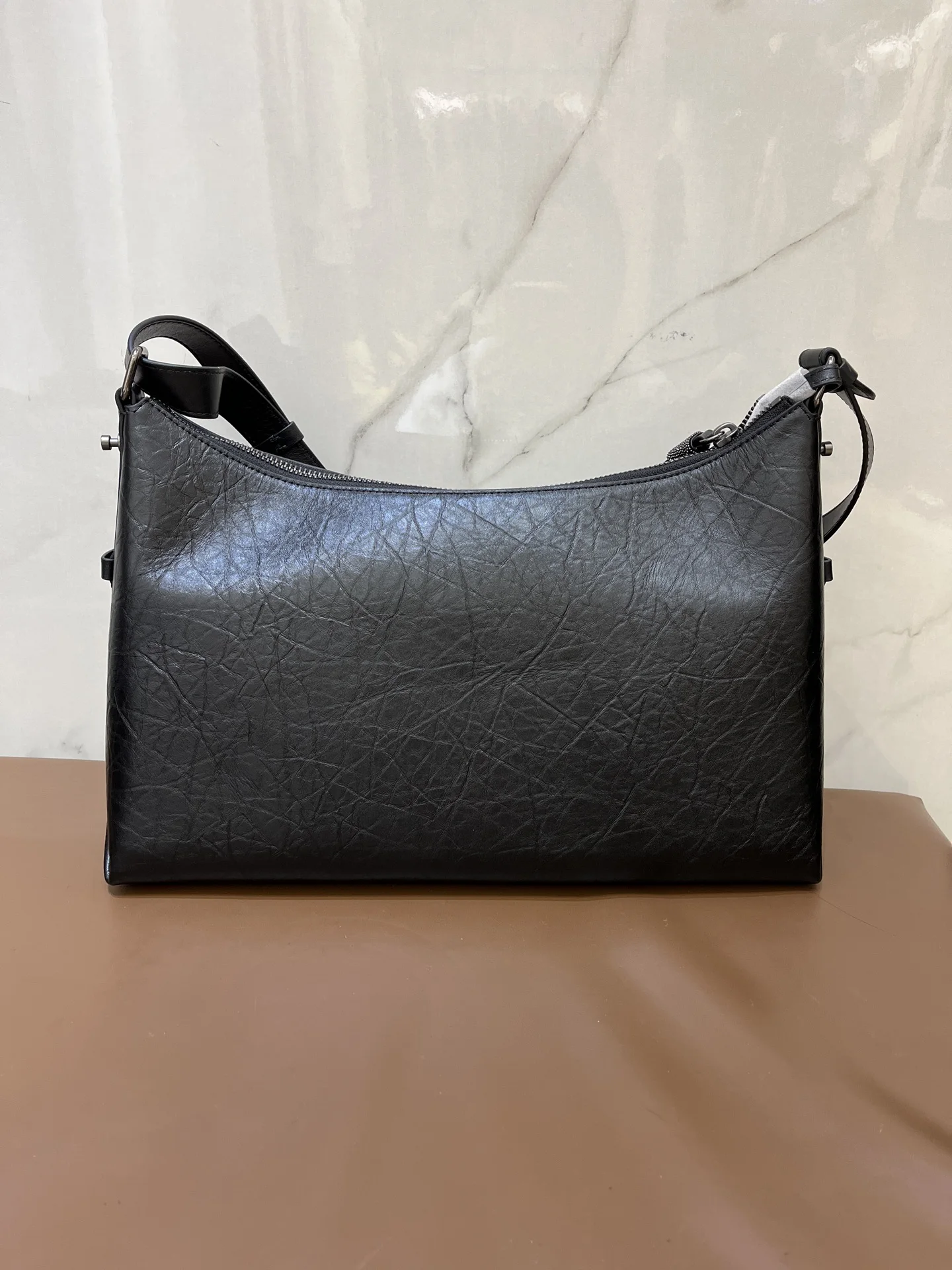 New Autumn/Winter High-Quality Fashionable Casual Handbag For Women  Color: Black Size: 35 X 20