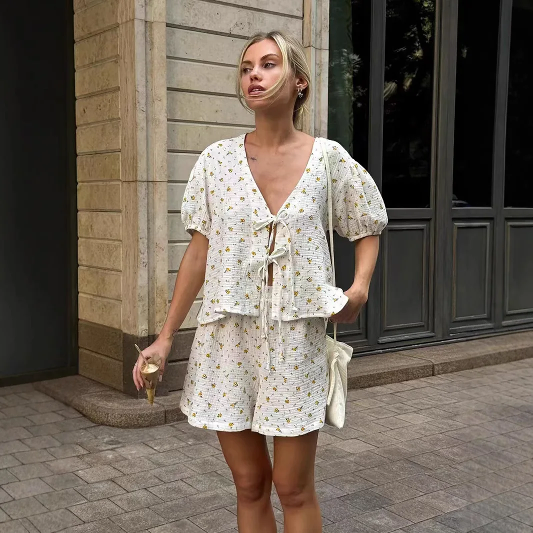 

Cotton Short-sleeved Printed Set for Spring/Summer 2025: A Comfortable Loose Lace-up Puffed-sleeve Top and Shorts Two-piece Set