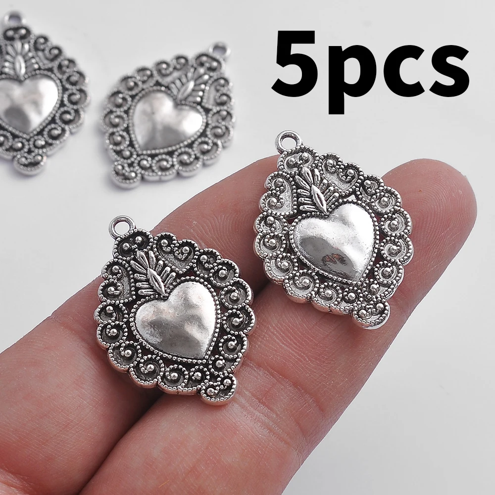 5-Piece Set of Embossed Rolled-Edge Heart Charms, Vintage Distressed Lace Outline Heart-Shaped Mini Pendants, Suitable for DIY Bracelets, Necklaces, and Earrings, Vintage Floral Handmade Beaded Jewelry Accessories