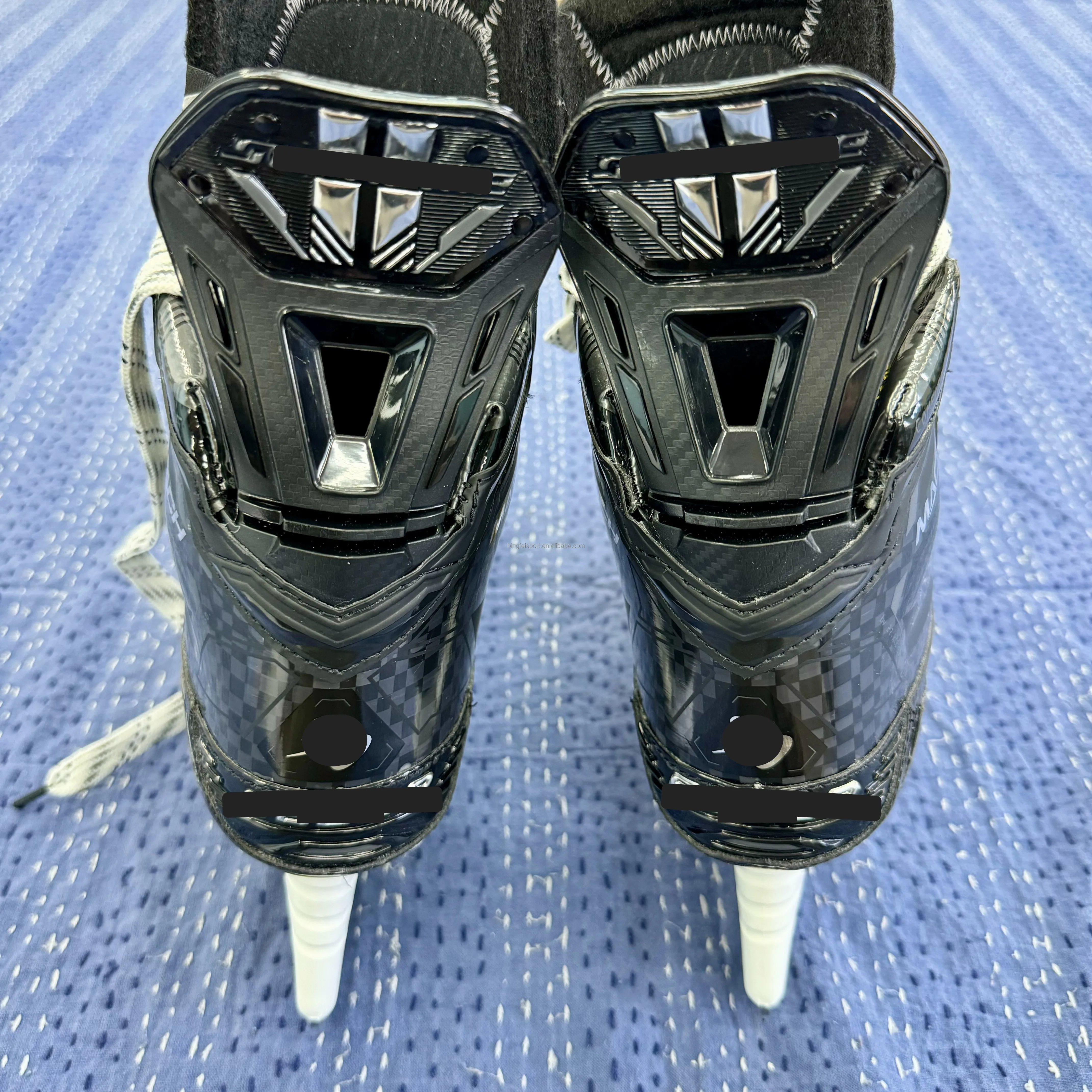 

Изогнутые хоккейные коньки Hyperlite из углеродного волокна для максимальной передачи энергии и скорости