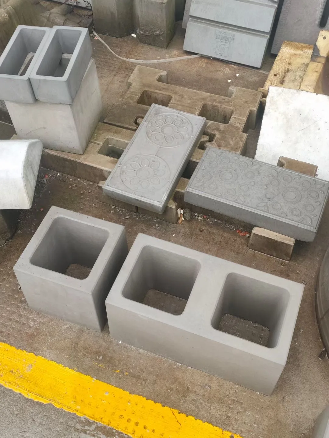 40x20cm Plastic Cement Double Hole Hollow Wall Brick Molds