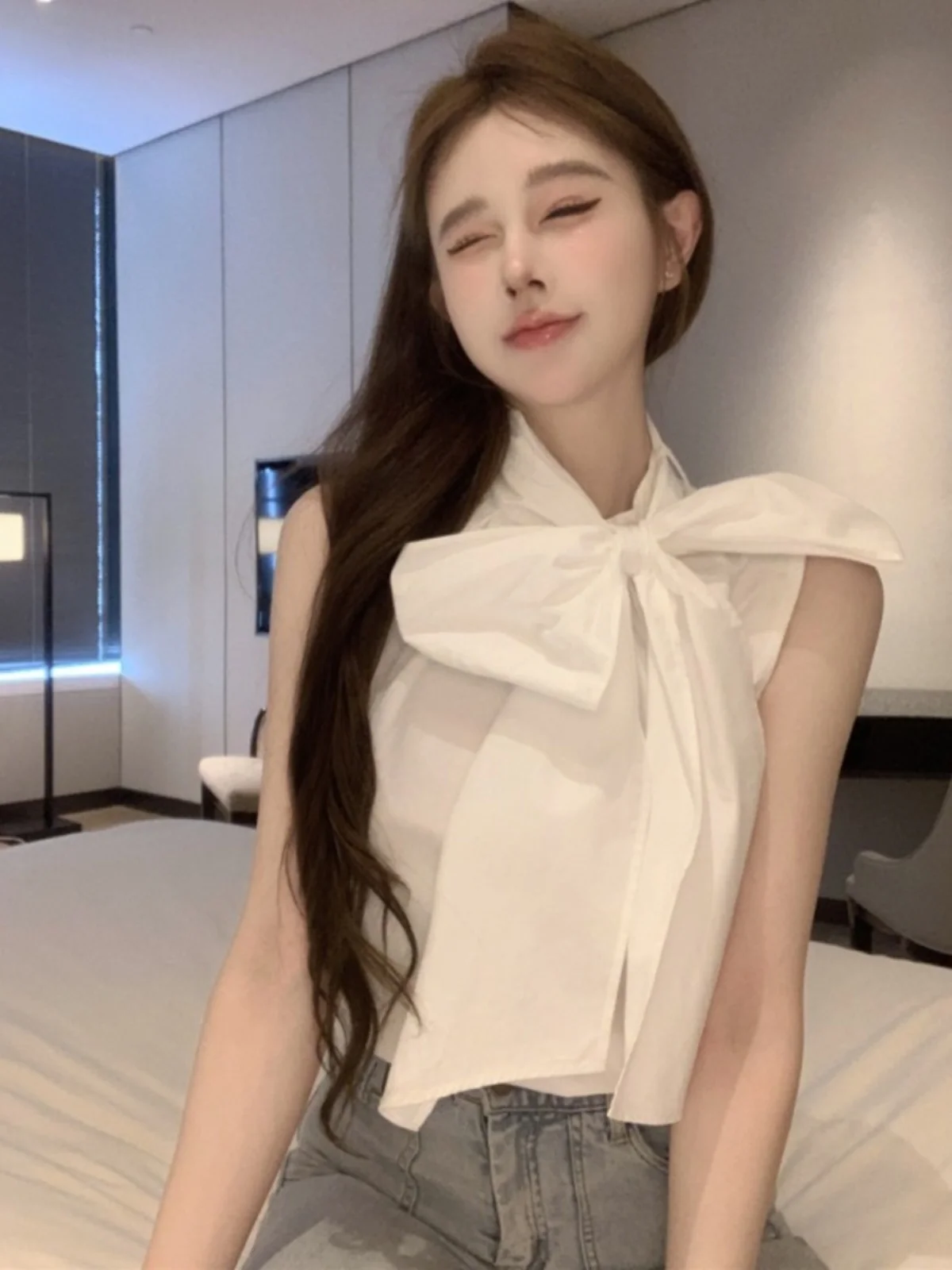 エレガントなサマーシャツベスト女性のファッショナブルなデザインセンセーションノースリーブ蝶ネクタイ蝶シャツベストトップニコールローズブランド