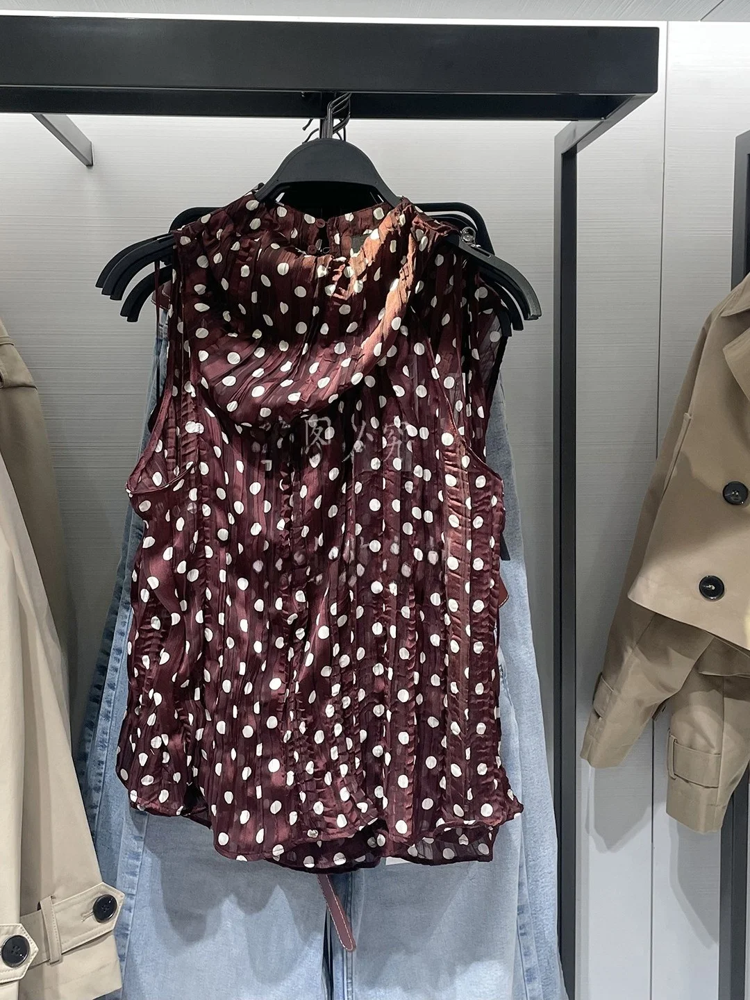 

Spring Summer New Fashion round Neck Polka Dot Crease Effect Sleeveless Shirt Women's Loose Fit Easy to Wear Ladies Blouse