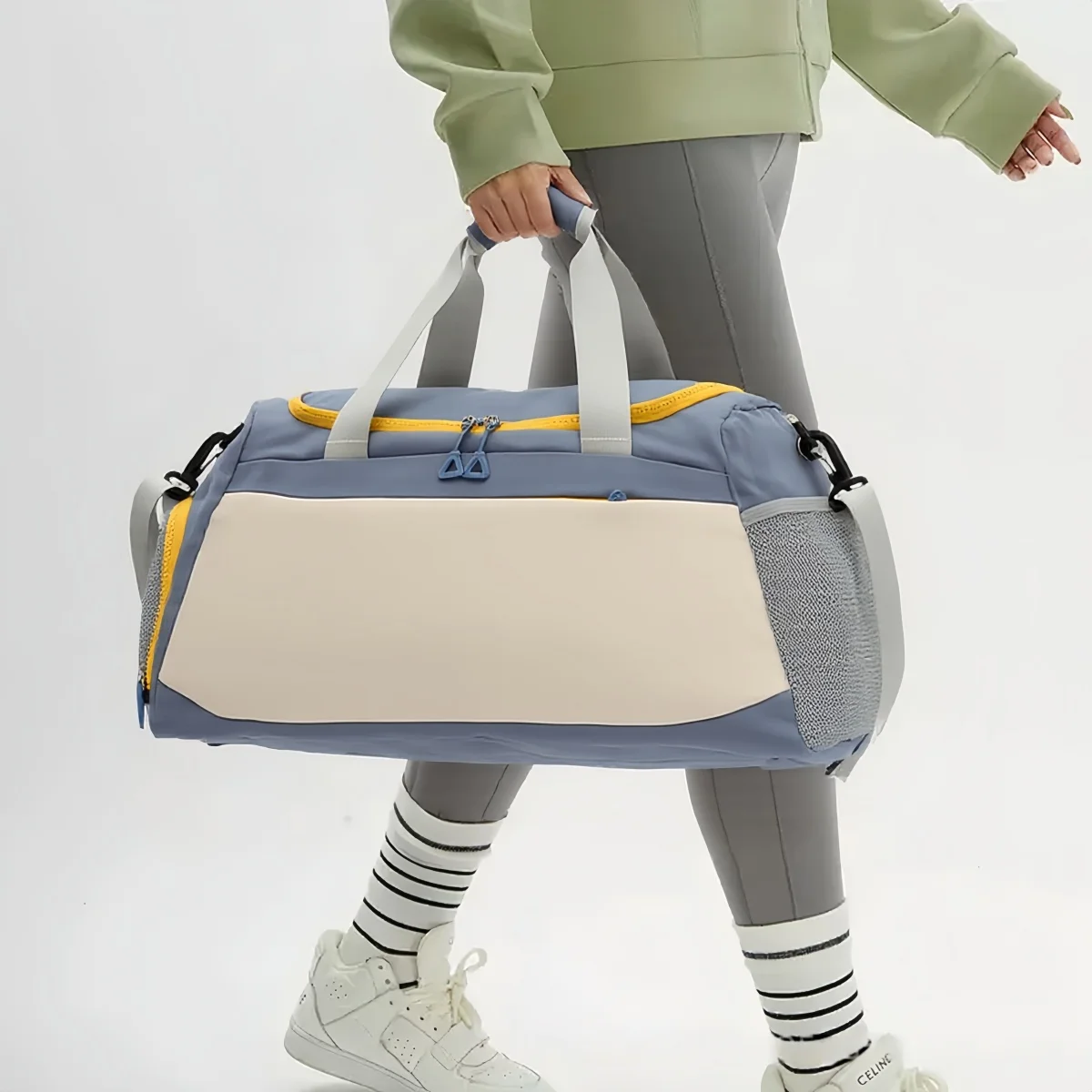 Large Capacity Gym Bag Spacious Sports Tote Water-Resistant Sport Bag Fashionable Gym Tote Stylish Athletic Carryall