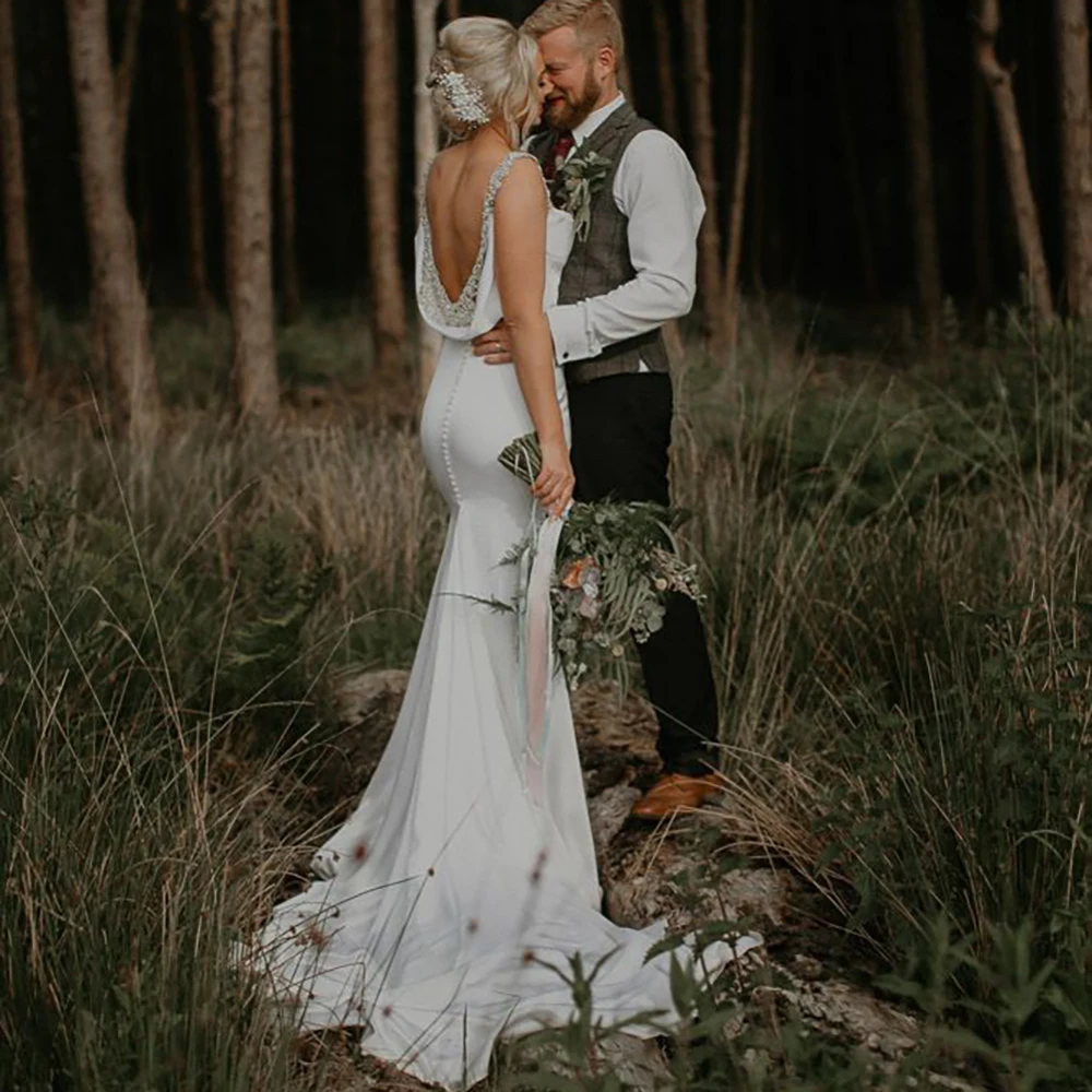 Abito da sposa con scollo ad anello in raso a sirena con spalline gioiello su misura con pietre preziose drappeggiate sul retro aperto fodero in Crepe abiti da sposa