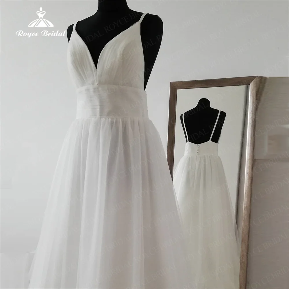 Um vestido de casamento com cintas de espaguete, vestidos de casamento formais, personalizar, tule decote em V, costas abertas com botão para a noiva, modesto